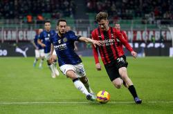 包含新疆广汇训练开放日，冲刺阶段官宣签约引欢呼，意大利杯在即，球队文化再被提及的词条-九游娱乐网站